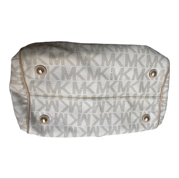 Michael Kors Monogram Tan and Cream Purse - Picture 4 of 12